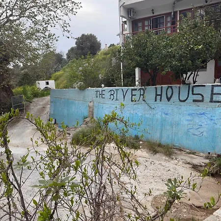 The River House Апартаменты *